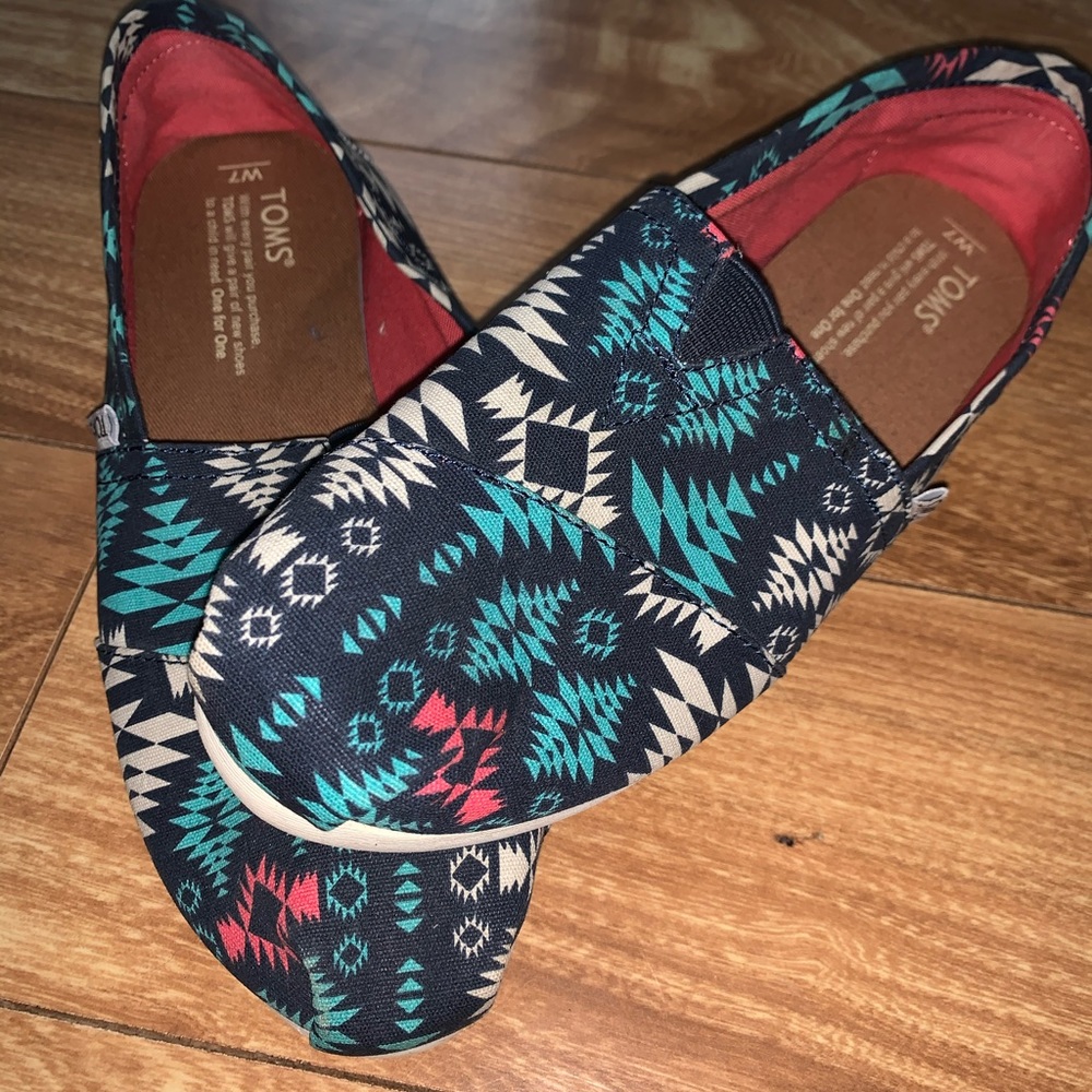 Toms size 7